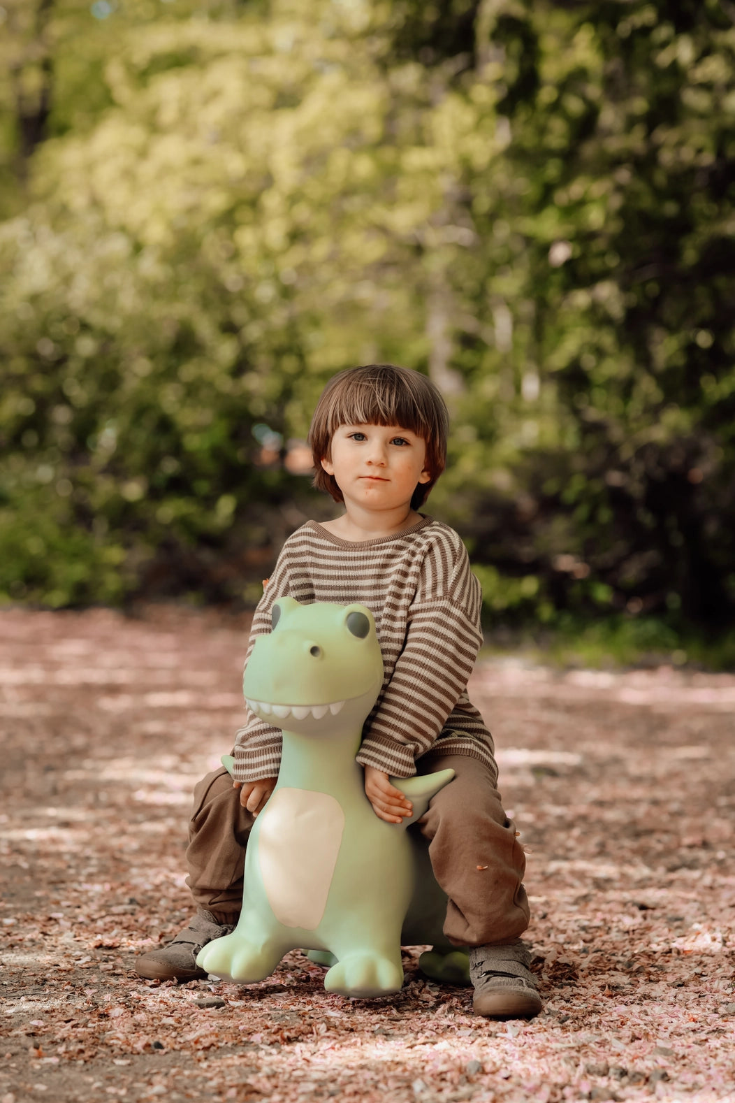 Skákací dinosaurus
